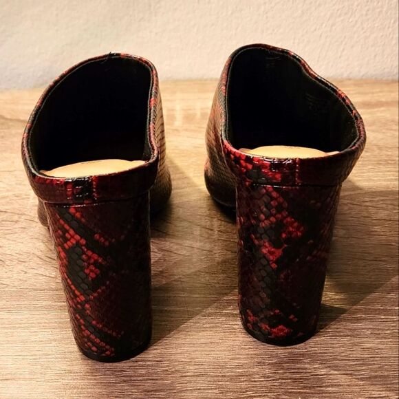 CALL IT SPRING FAUX LEATHER SNAKE SKIN SIZE 8 RED/BLACK COLOR. - Picture 3 of 3